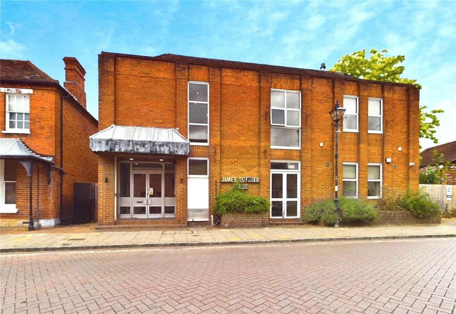 Flat High Street in Theale