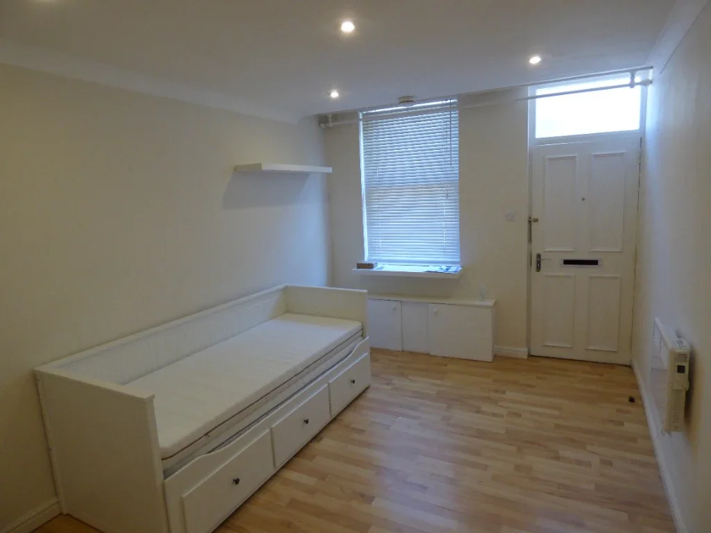 Flat Meadowbank Avenue in City of Edinburgh