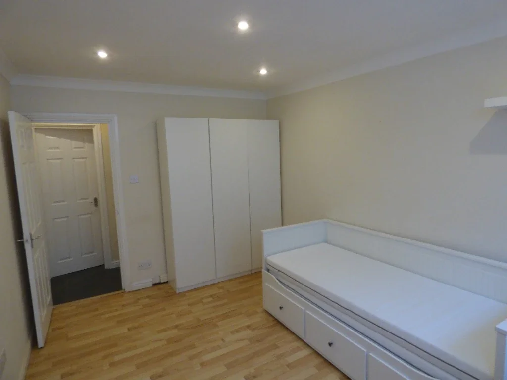 Flat Meadowbank Avenue in City of Edinburgh