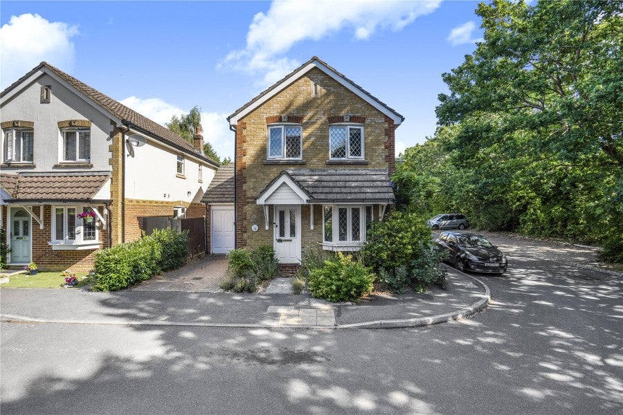 House Lorne Gardens in Woking