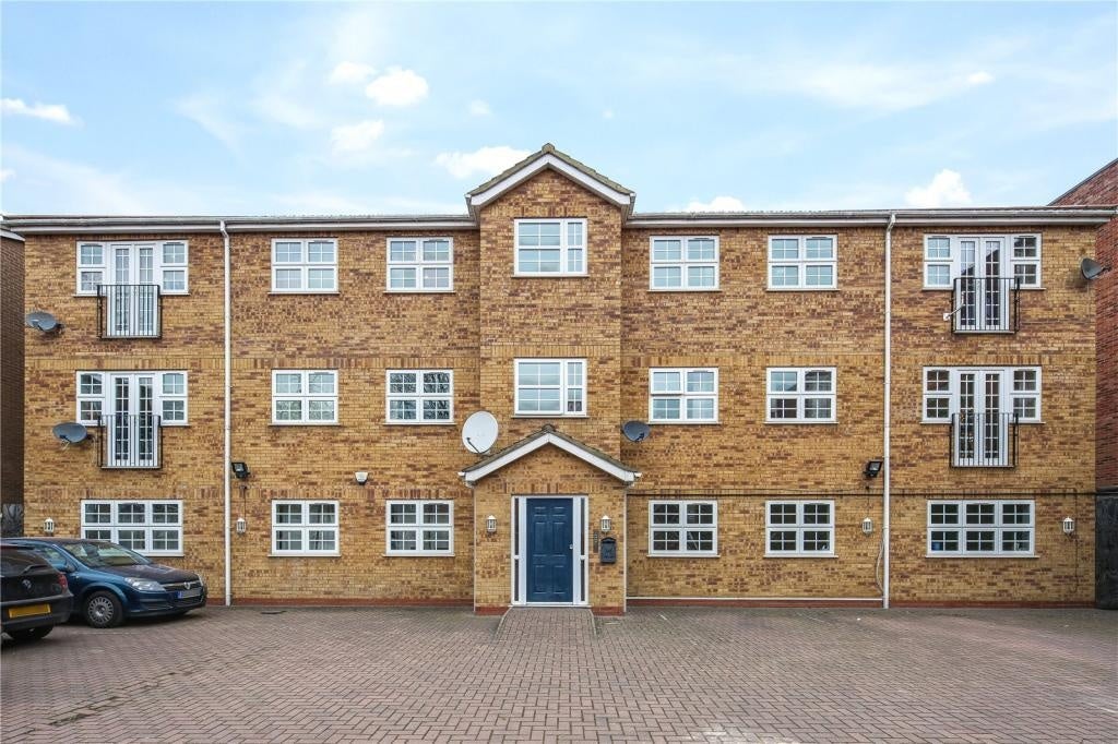 Flat Romford Road in Greater London