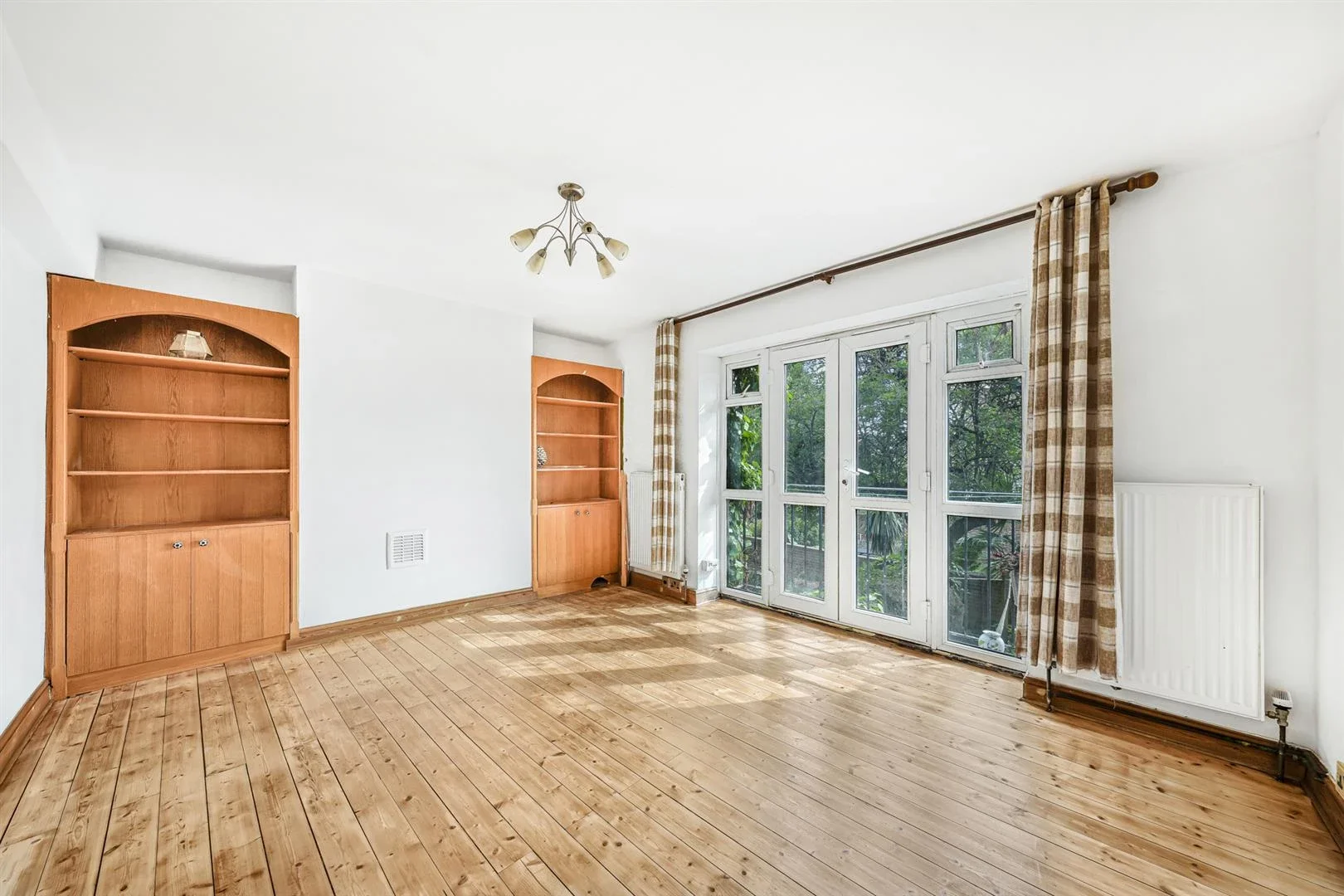 Flat Clissold Crescent in Greater London