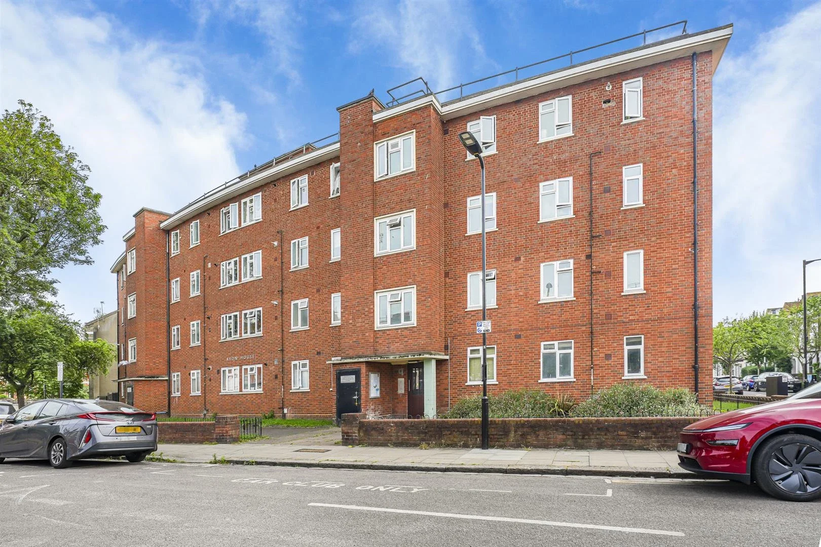 Flat Clissold Crescent in Greater London