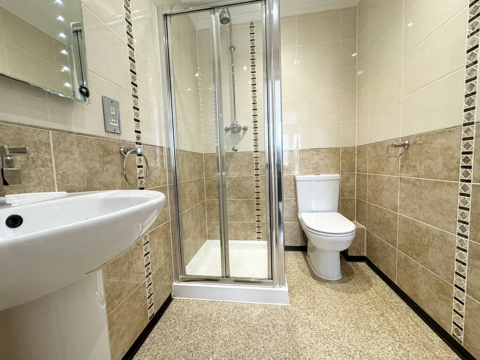 Flat The Ridgeway in Greater London