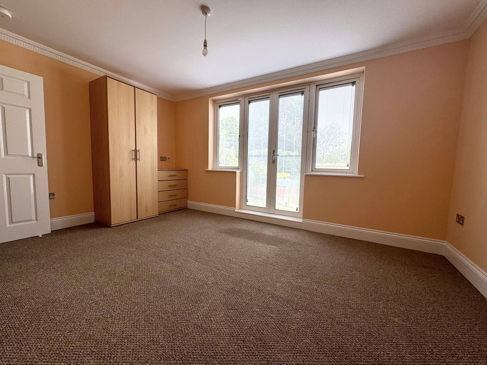 Flat The Ridgeway in Greater London