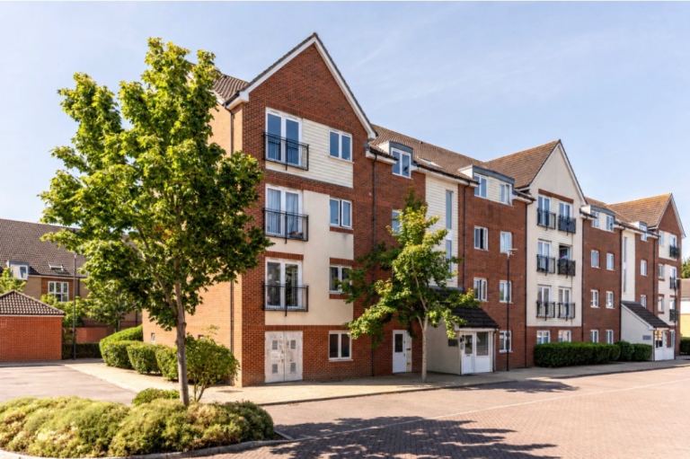 Flat Hollybrook Park in Bristol