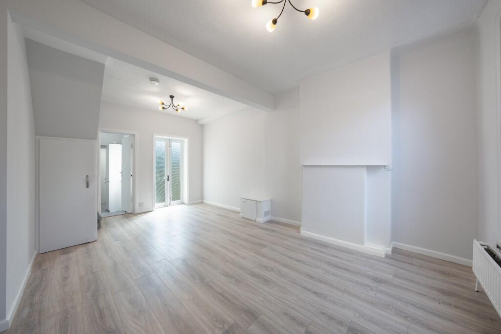 House Moselle Avenue in Greater London