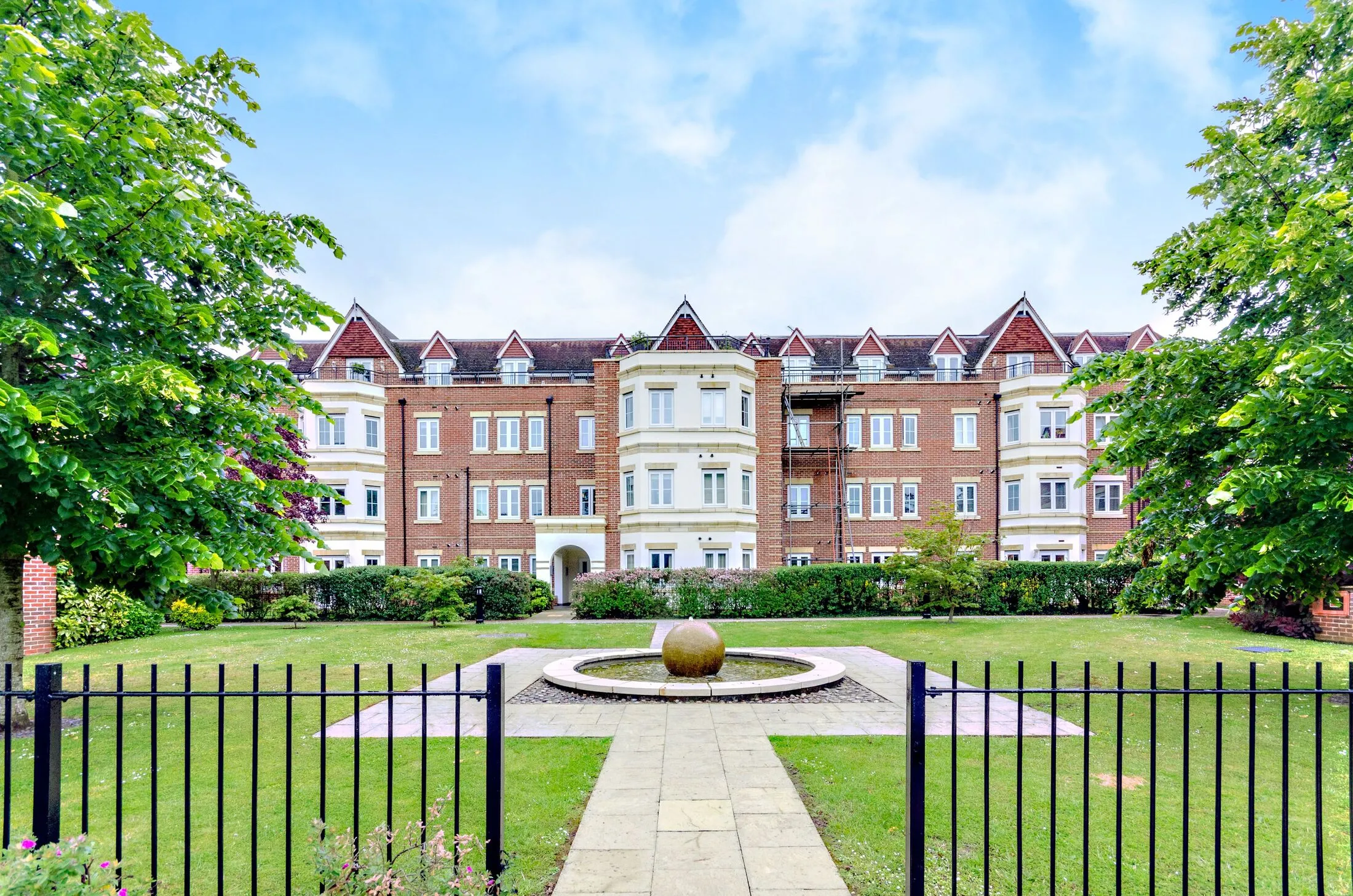 Flat London Road in Guildford