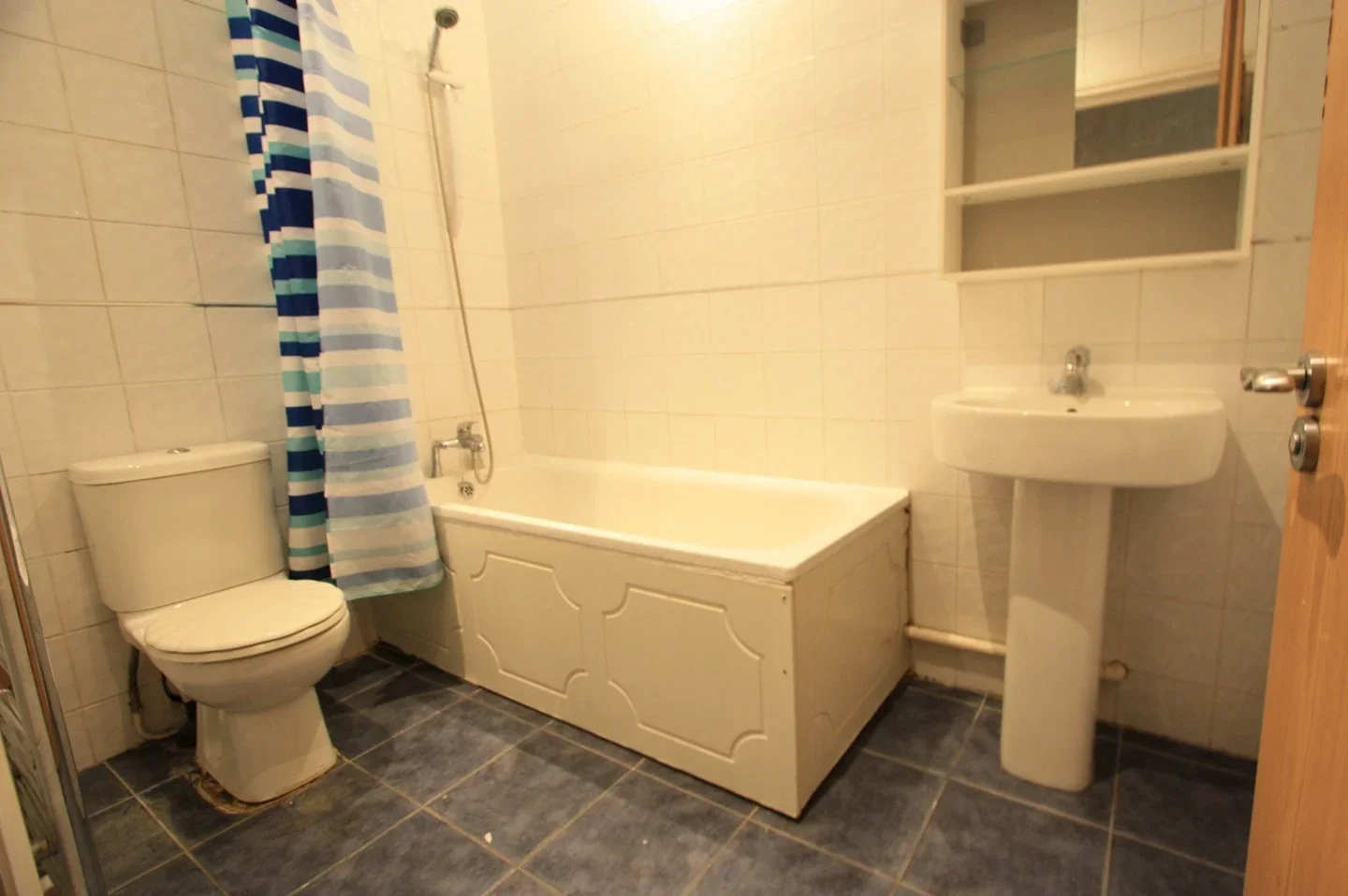 Flat Valnay Street in Greater London