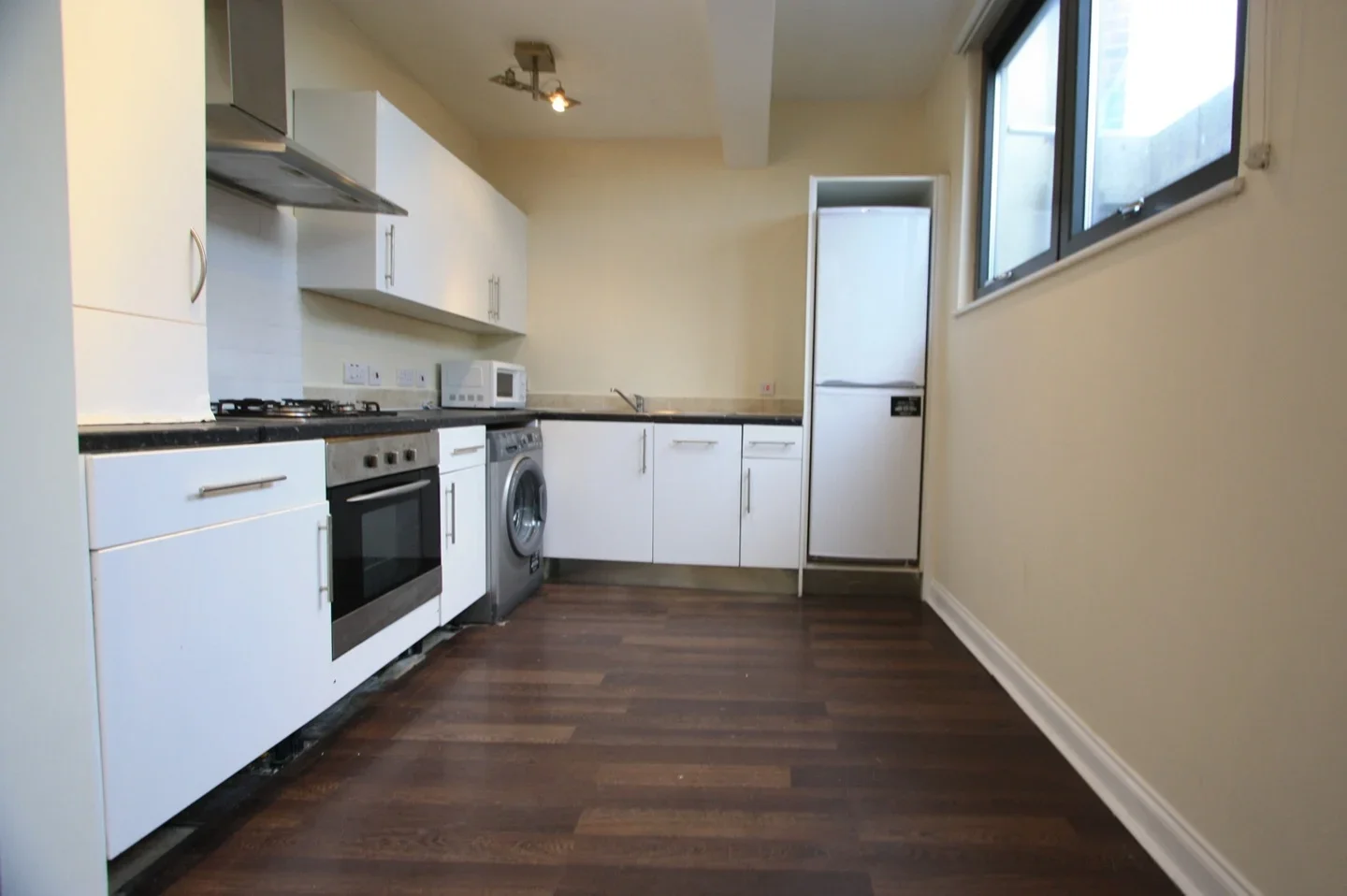 Flat Valnay Street in Greater London