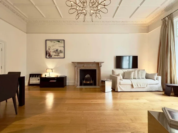 Flat Onslow Square in Greater London