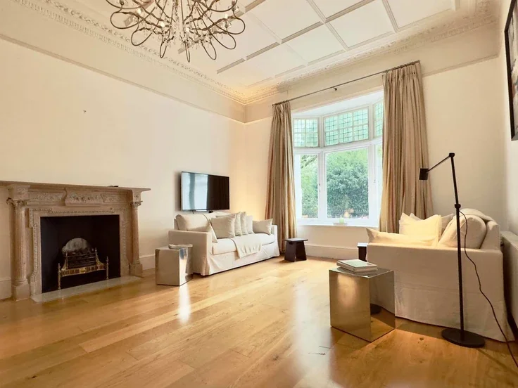 Flat Onslow Square in Greater London
