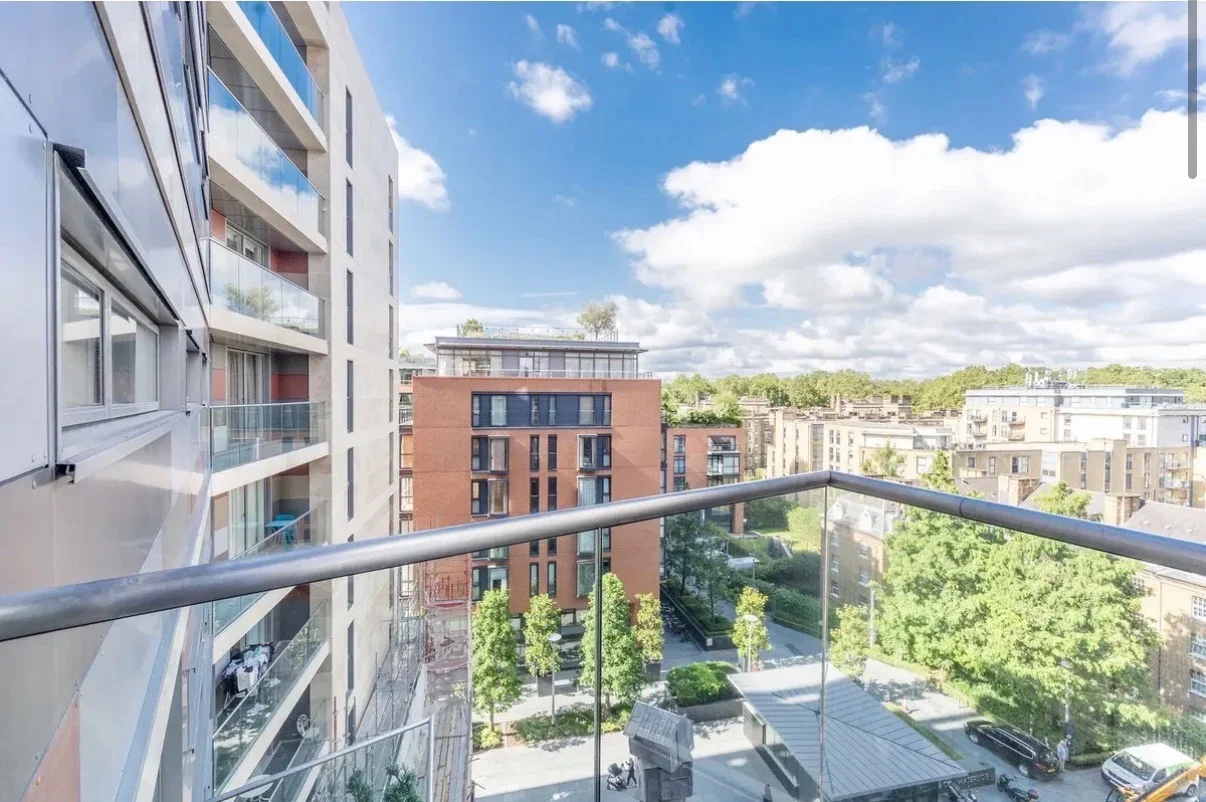 Flat Gatliff Road in City of Westminster
