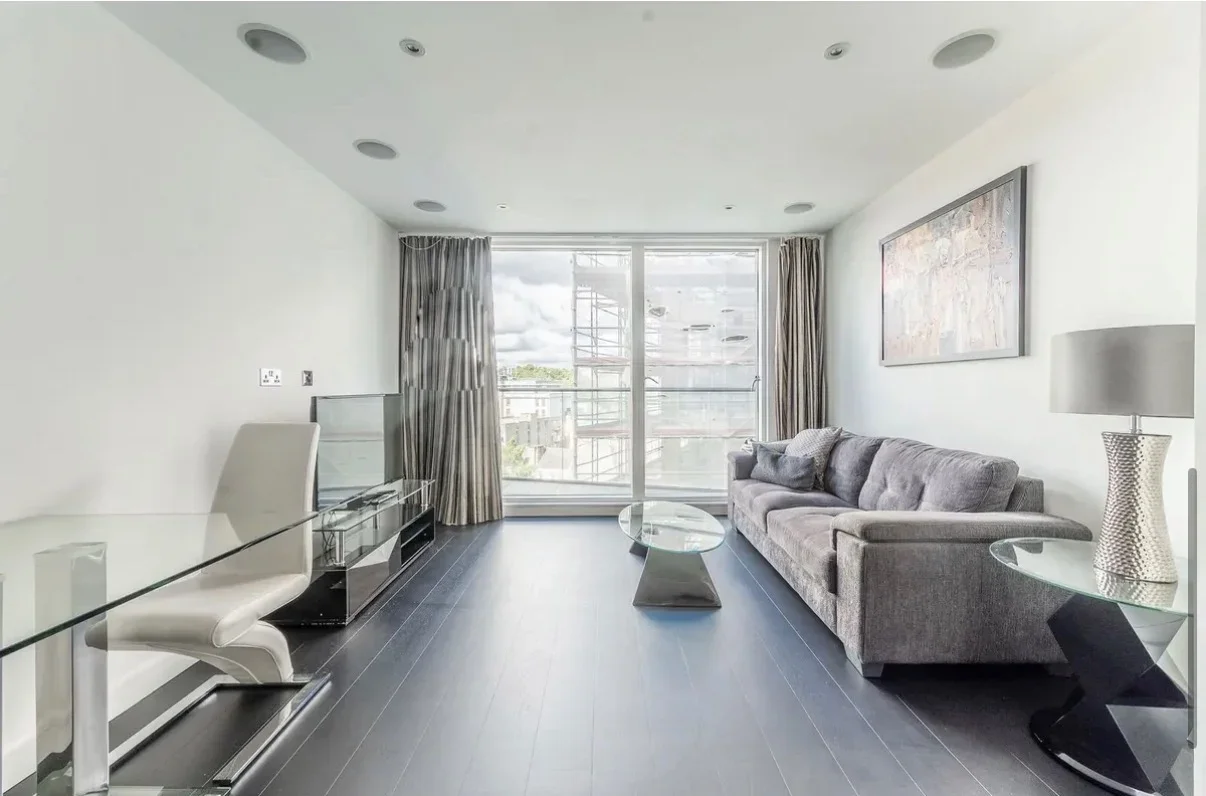 Flat Gatliff Road in City of Westminster