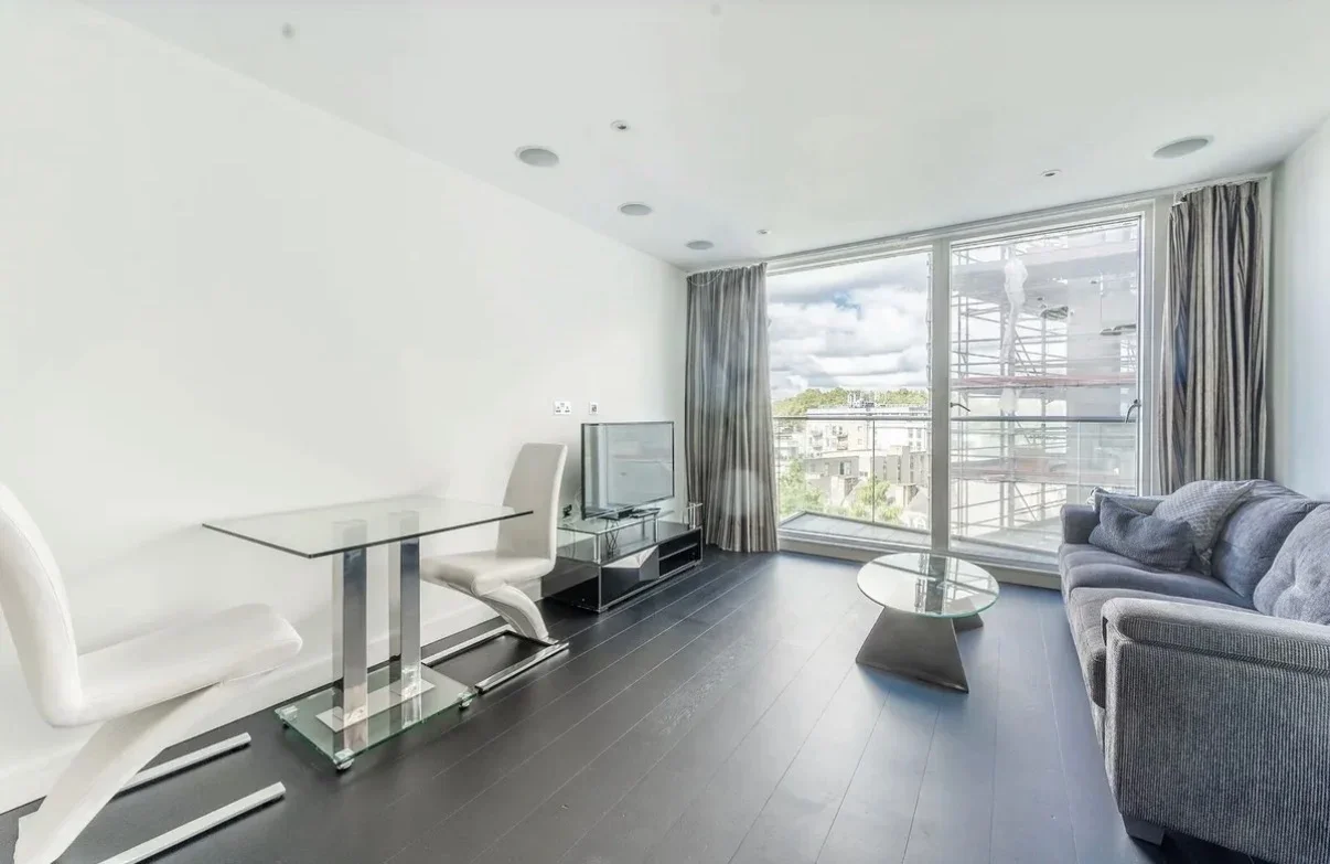 Flat Gatliff Road in City of Westminster