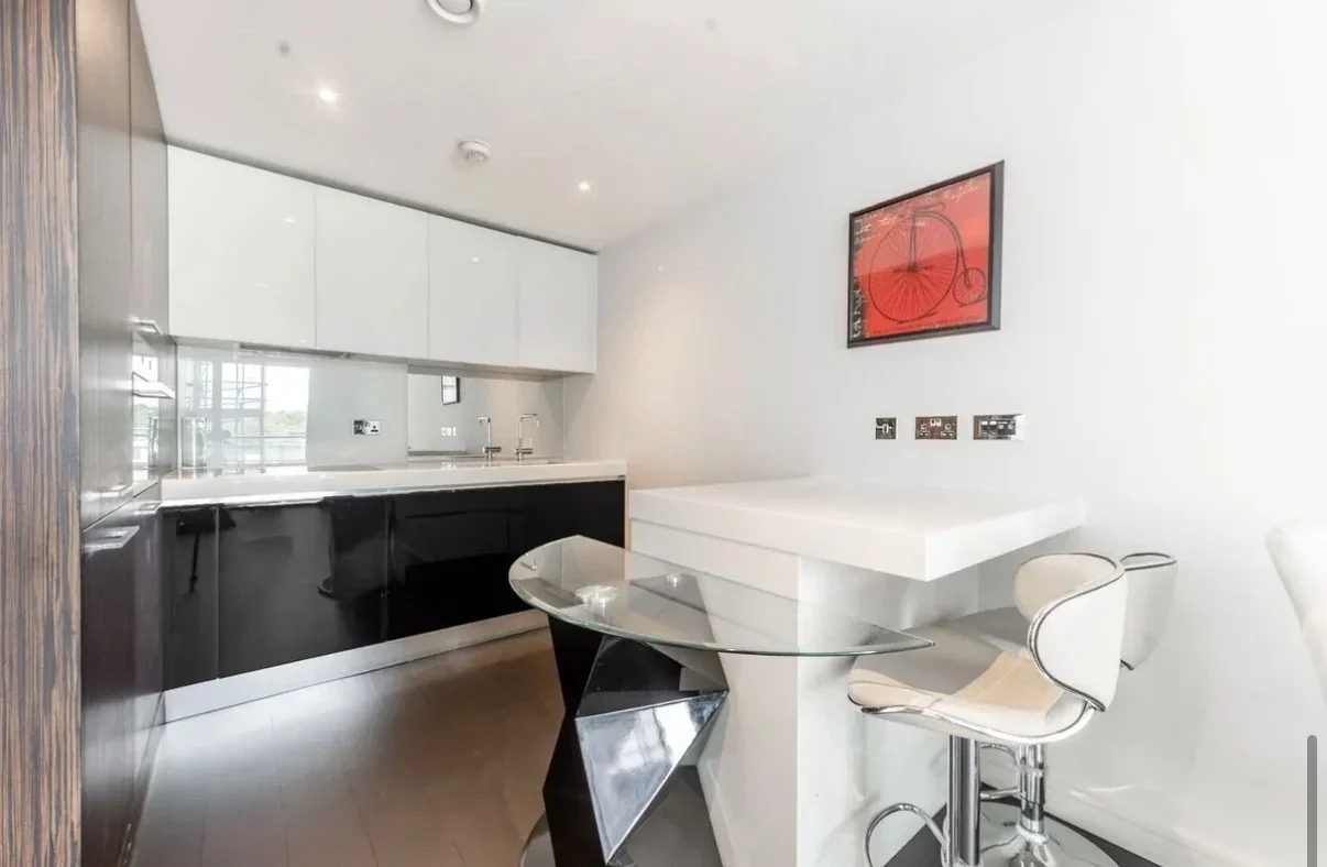 Flat Gatliff Road in City of Westminster