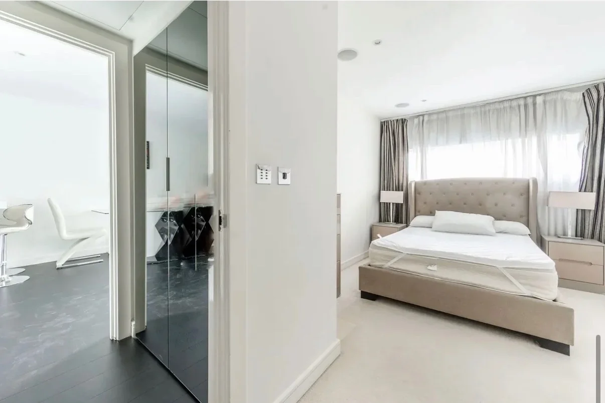 Flat Gatliff Road in City of Westminster