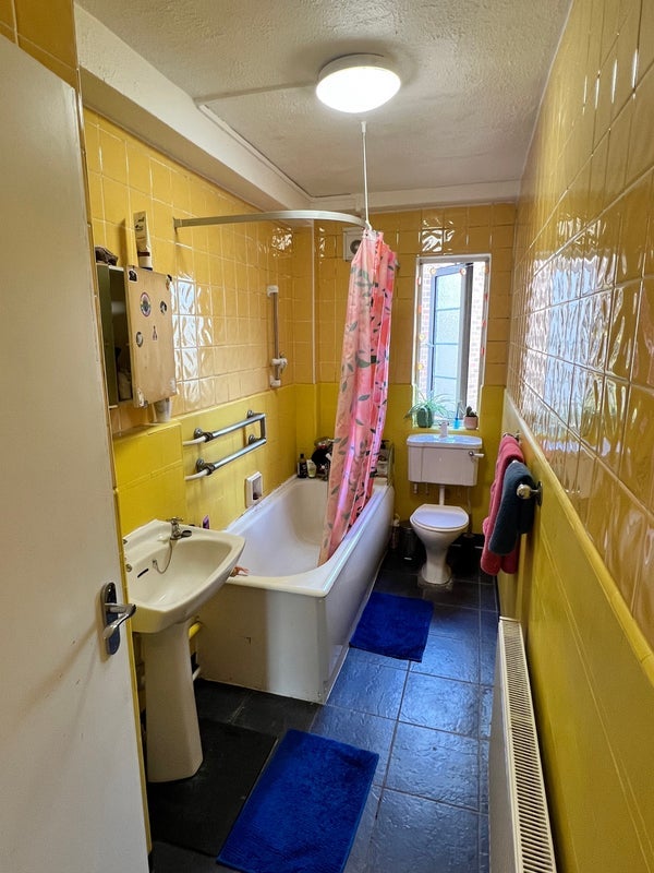 Room Chiswick Village in Greater London