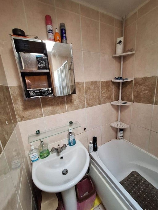 Room Mangold Way in London