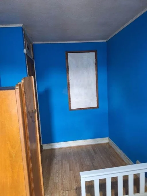Room Mangold Way in London
