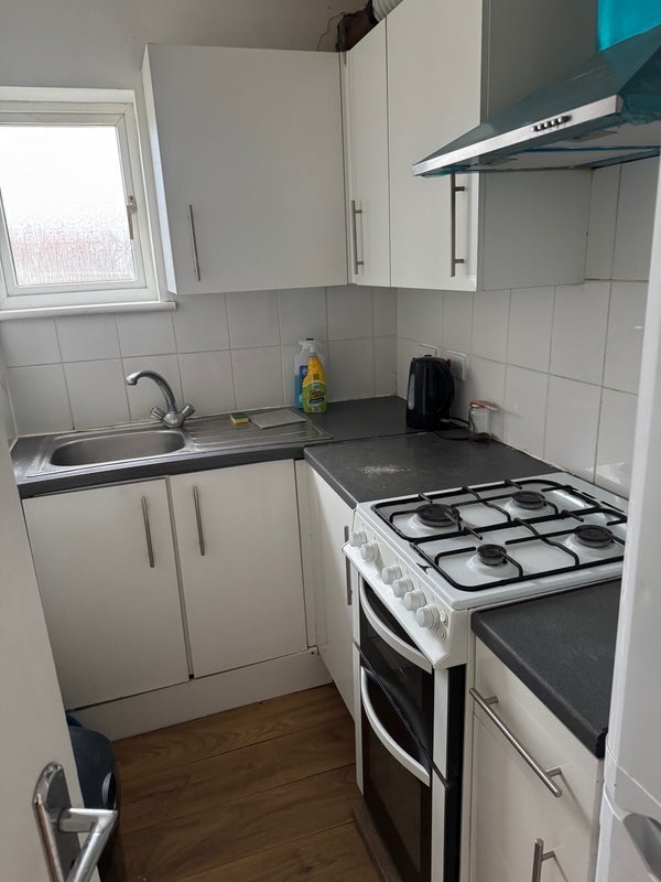 Room Stoke Poges Lane in Slough