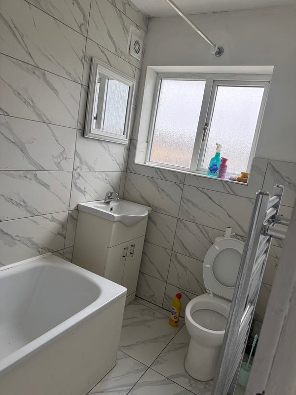 Room Stoke Poges Lane in Slough