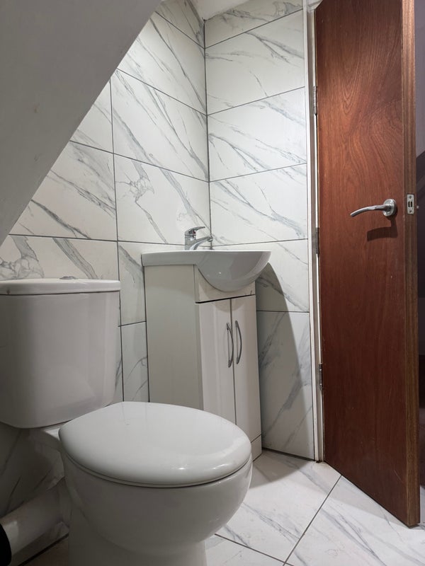 Room Stoke Poges Lane in Slough