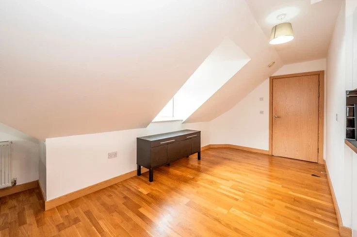 Flat Westmount Road in Greater London
