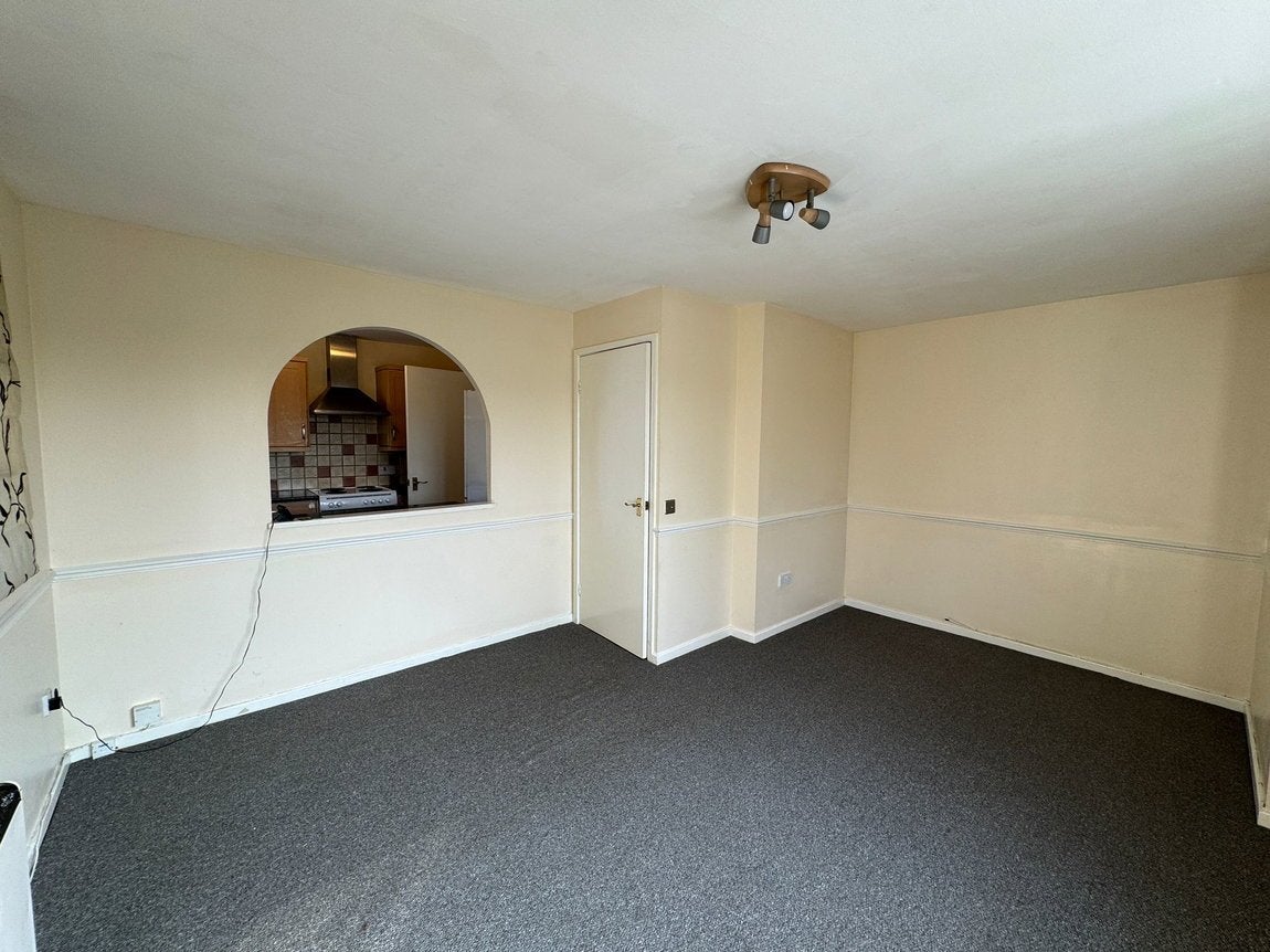 Flat Farriers Close in Swindon