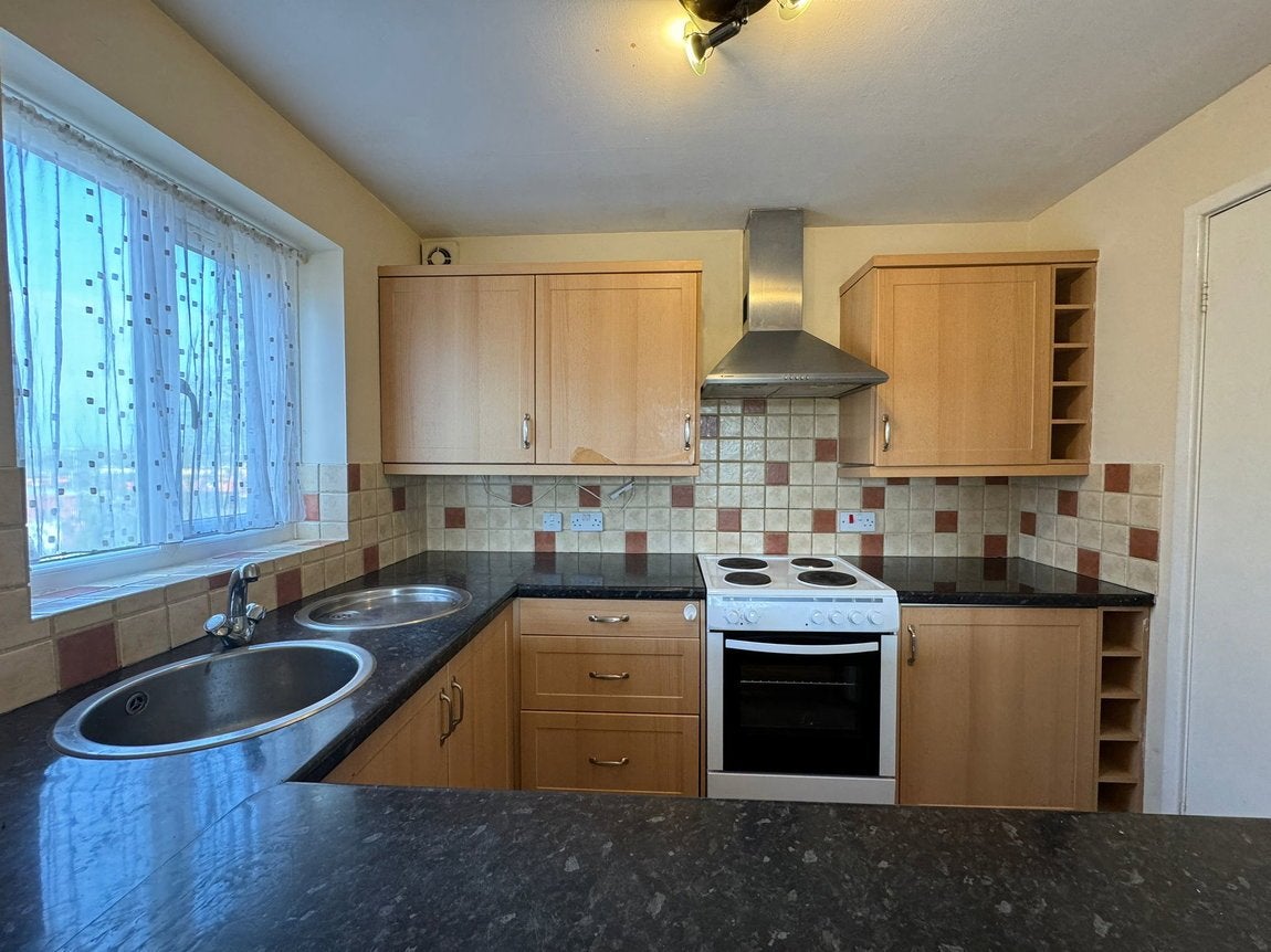 Flat Farriers Close in Swindon