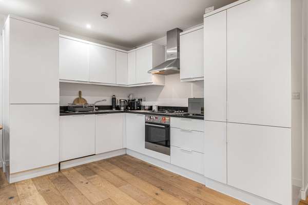 Flat Hertford Road in Greater London