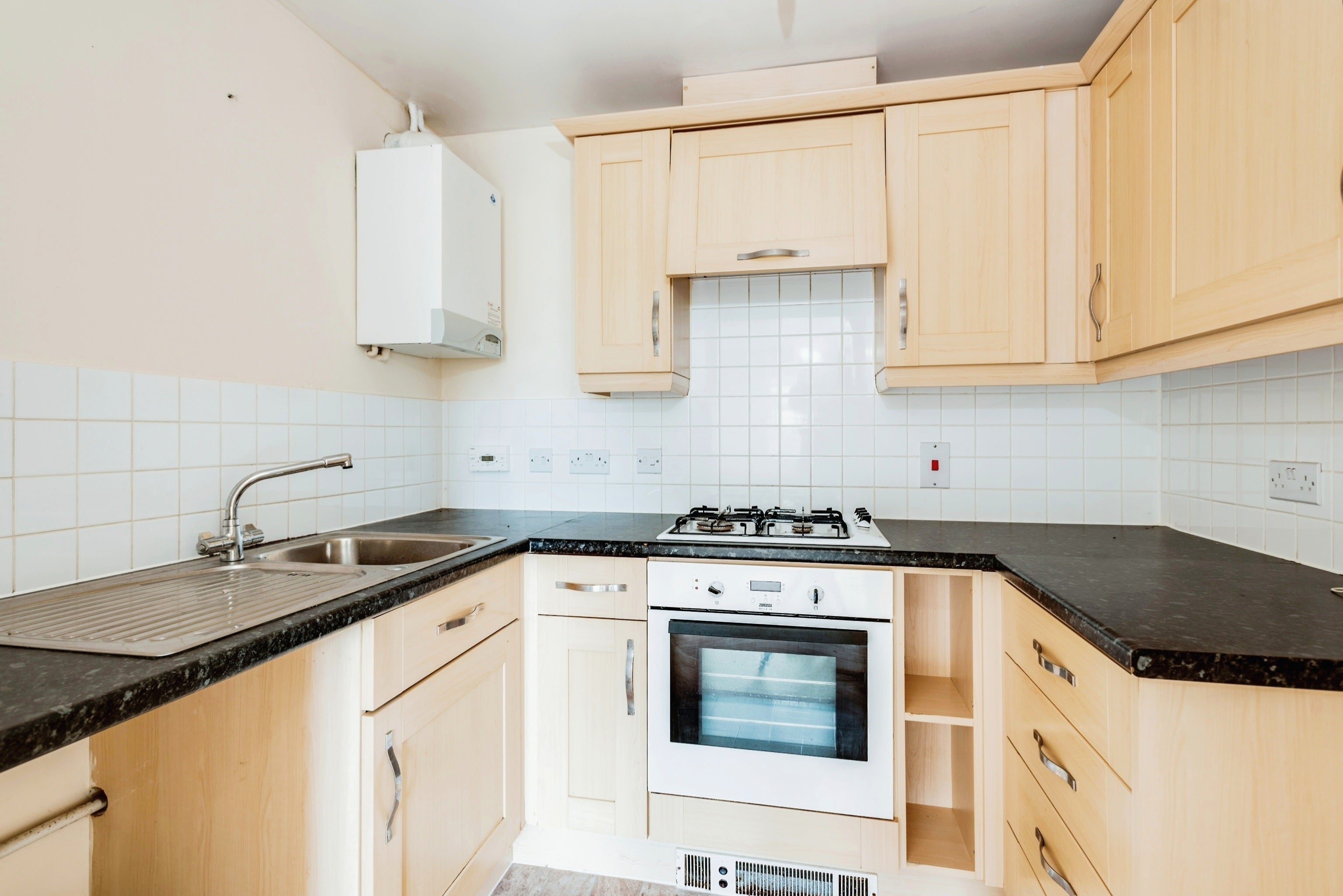 Flat Jason Road in Haydon Wick