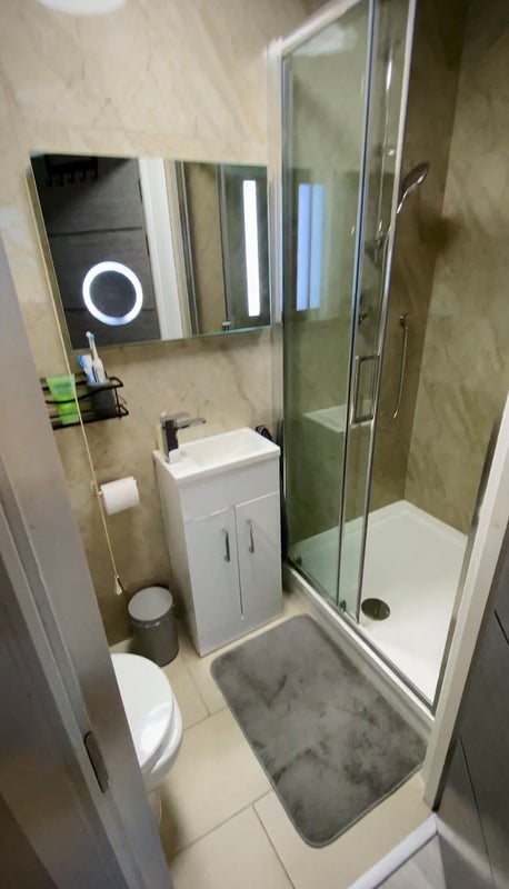 Room Umberston Street in Greater London