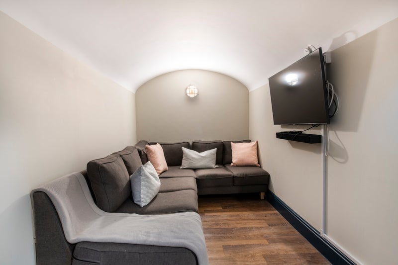 Room Welford Road in Leicester