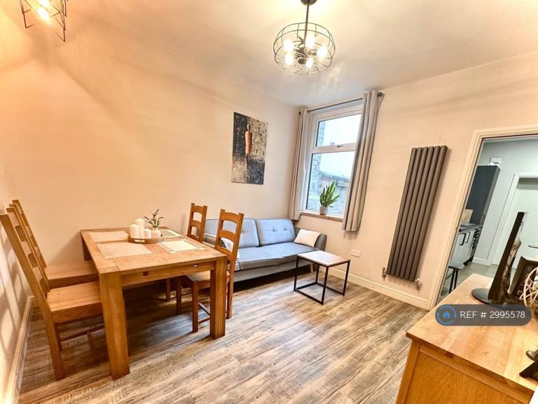Room Shelton New Road in Stoke-on-Trent