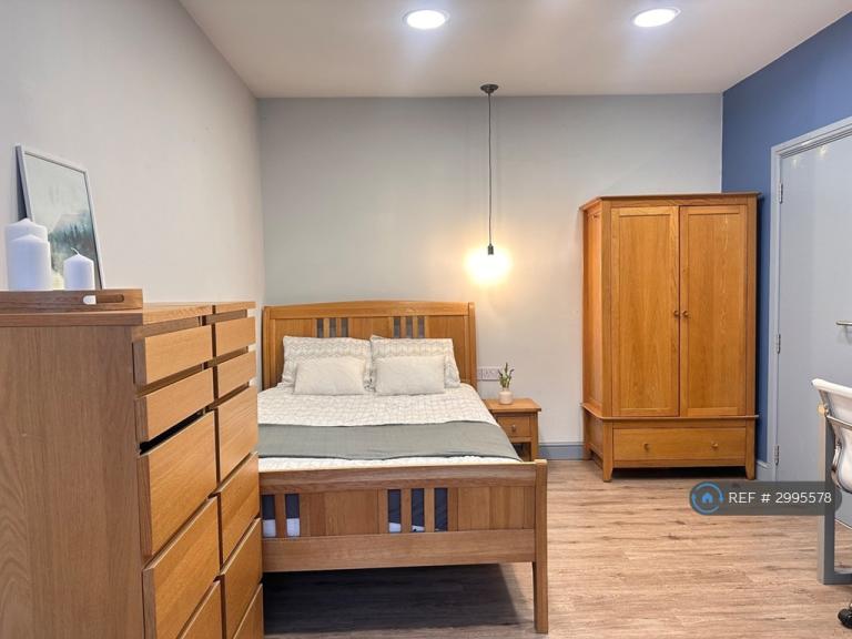 Room Shelton New Road in Stoke-on-Trent