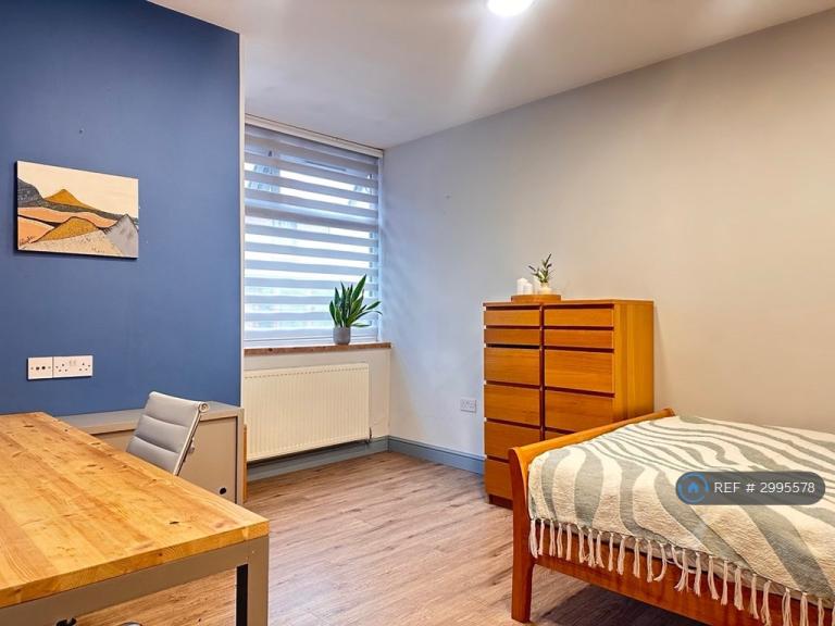 Room Shelton New Road in Stoke-on-Trent