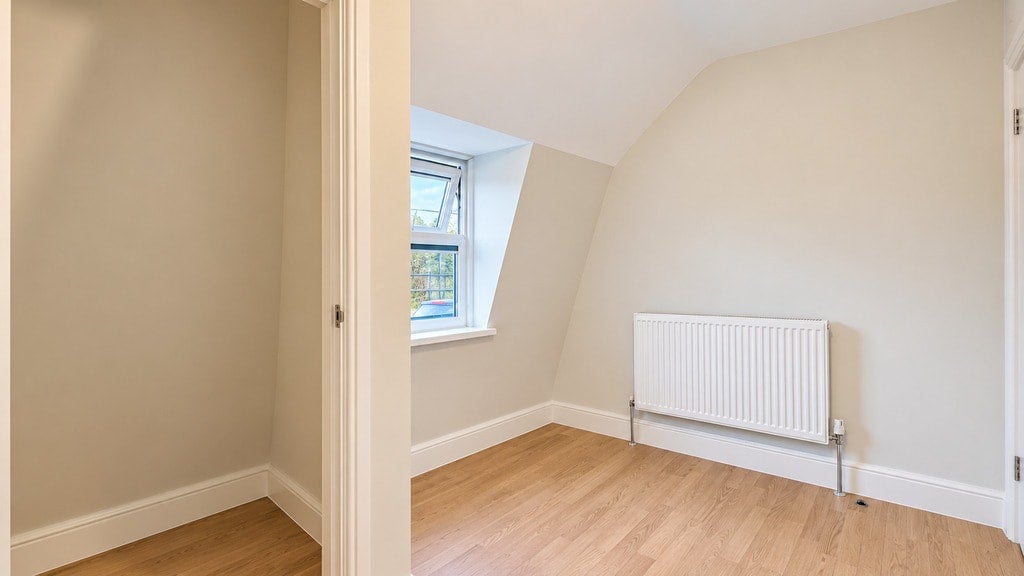 Flat Pott Street in Greater London