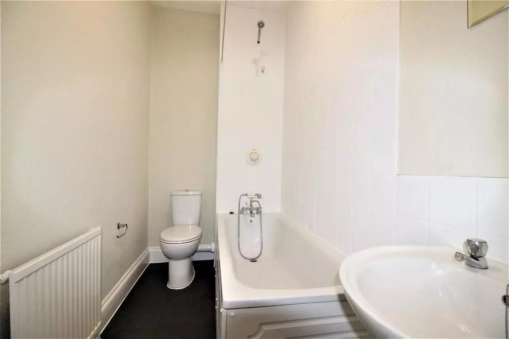 Flat Pott Street in Greater London