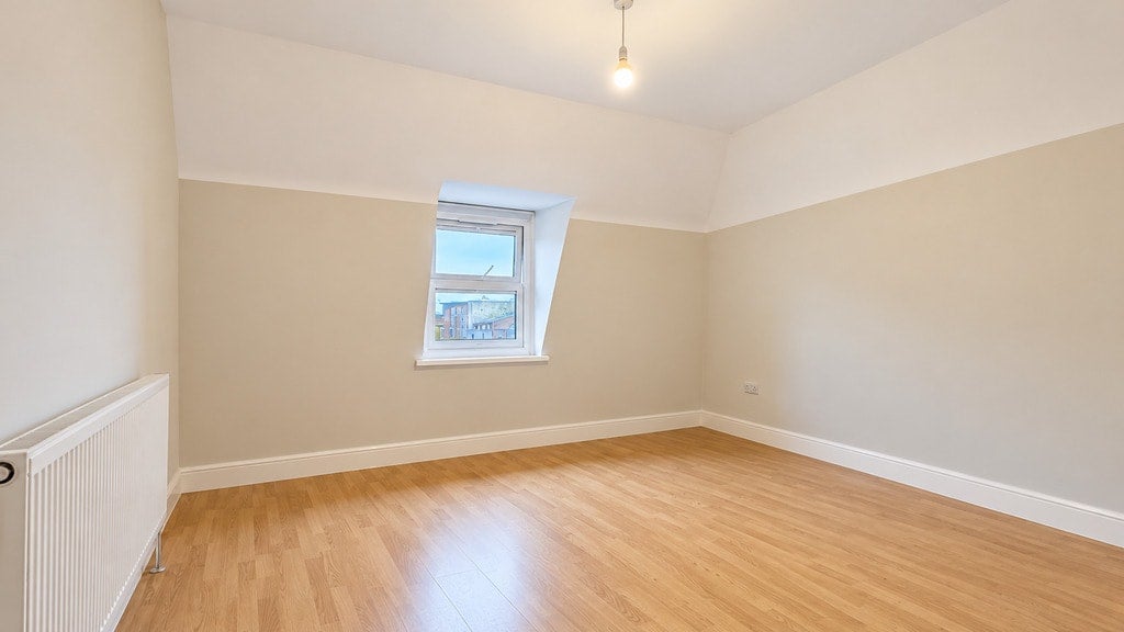 Flat Pott Street in Greater London