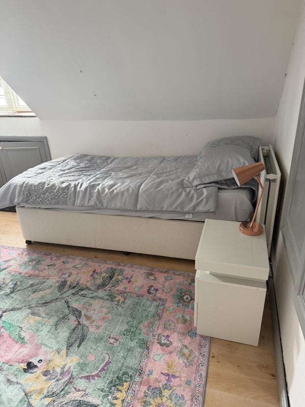 Room Beacon Road in Charnwood