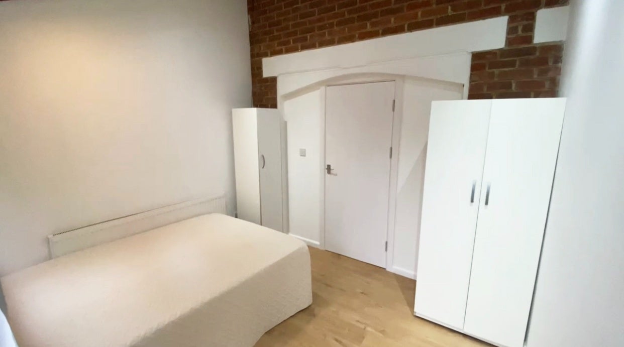 Room Chapter Close in Greater London