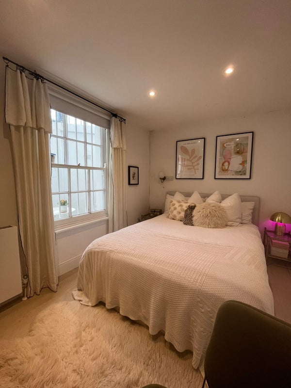 Flat Lupus Street in City of Westminster
