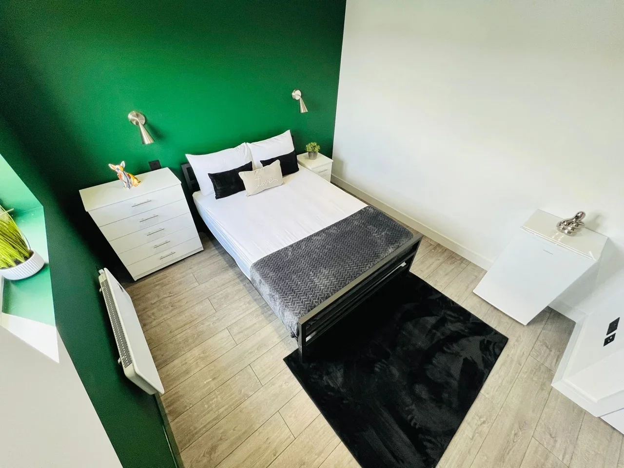 Room Farmhouse Road in Greater London