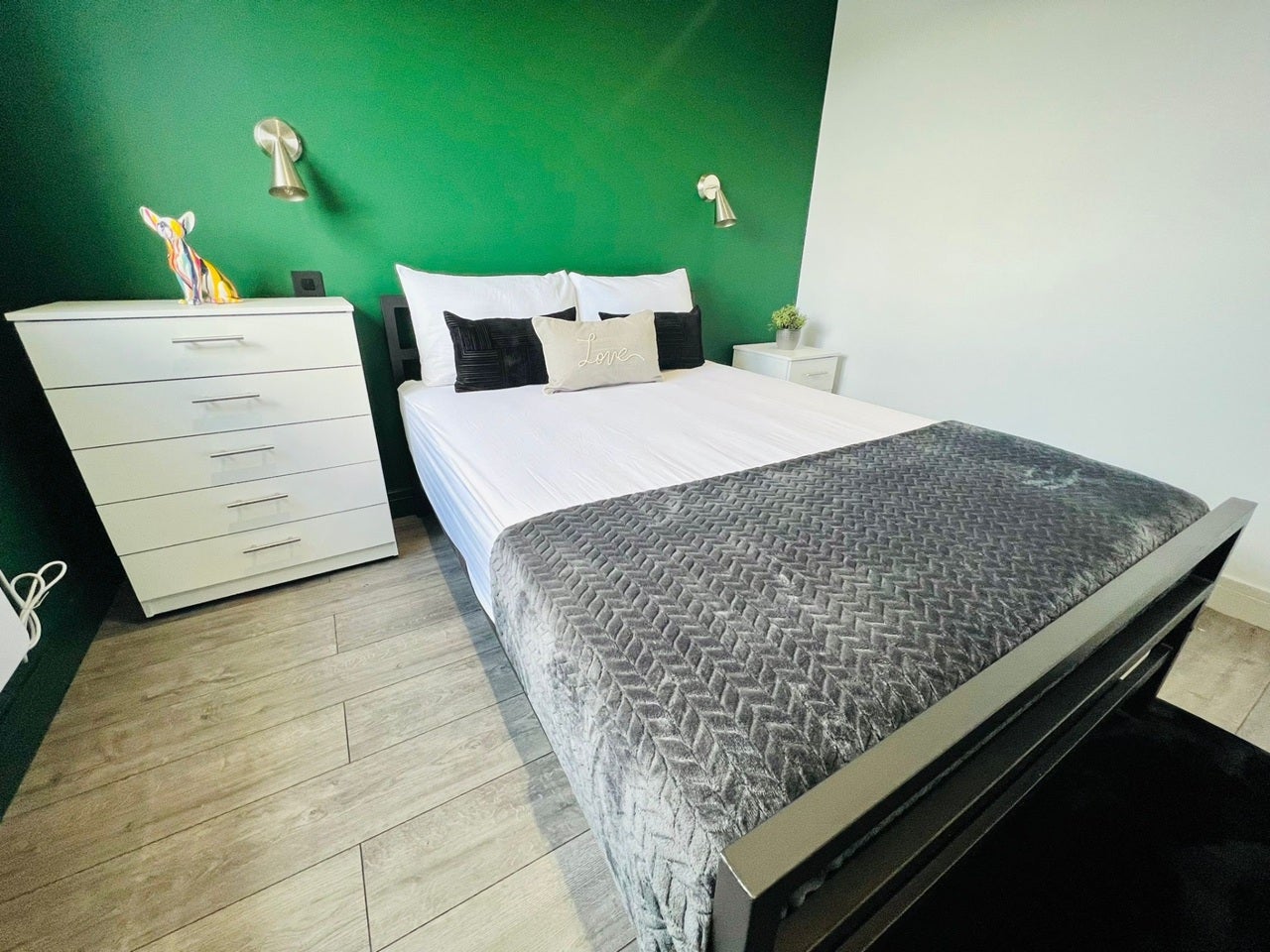 Room Farmhouse Road in Greater London