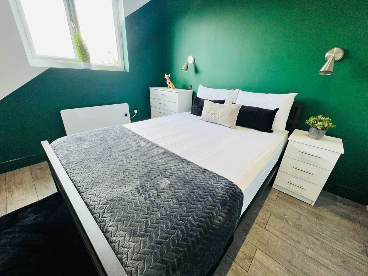 Room Farmhouse Road in Greater London