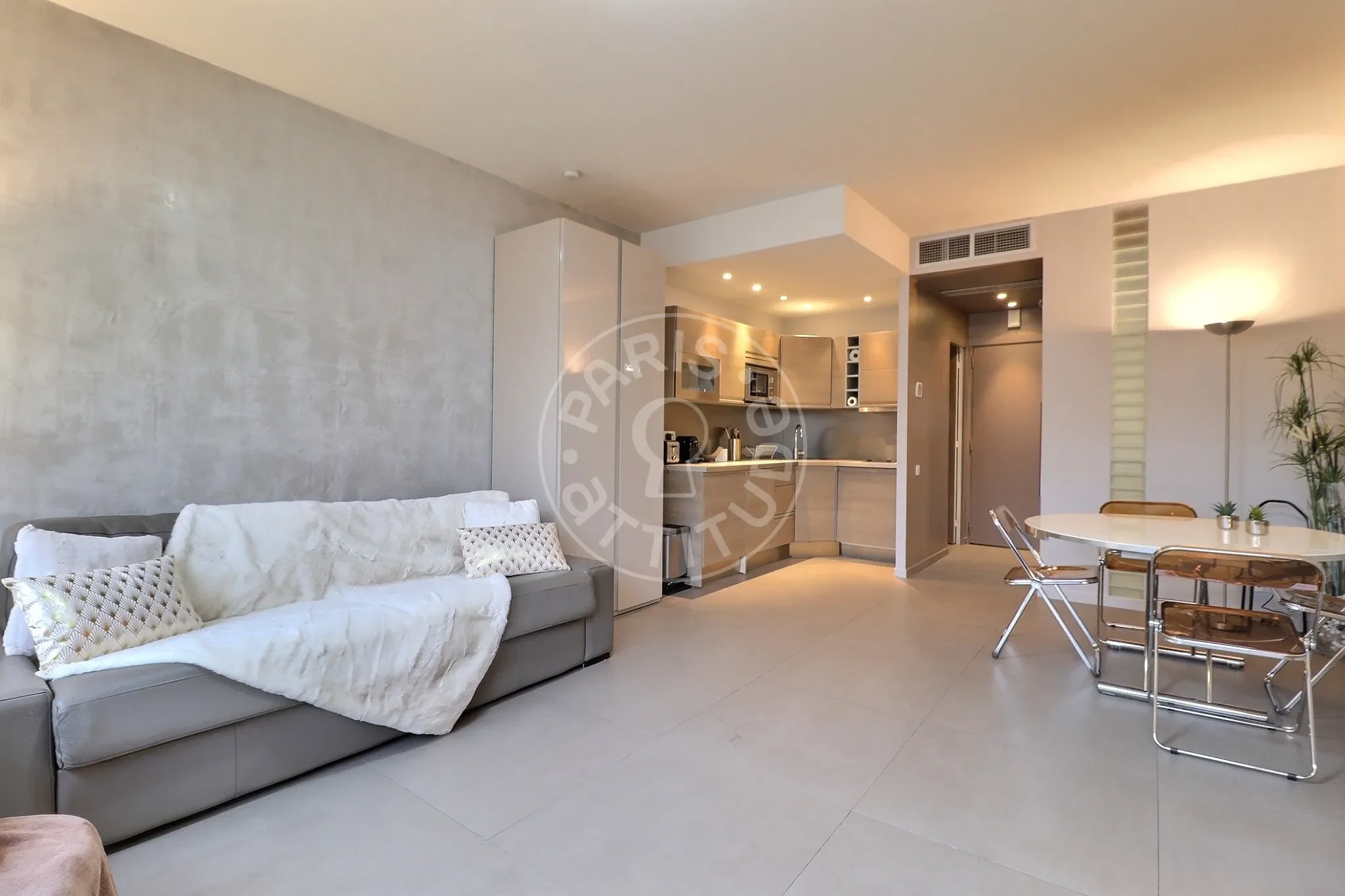 Appartement Rue de Berri à Paris