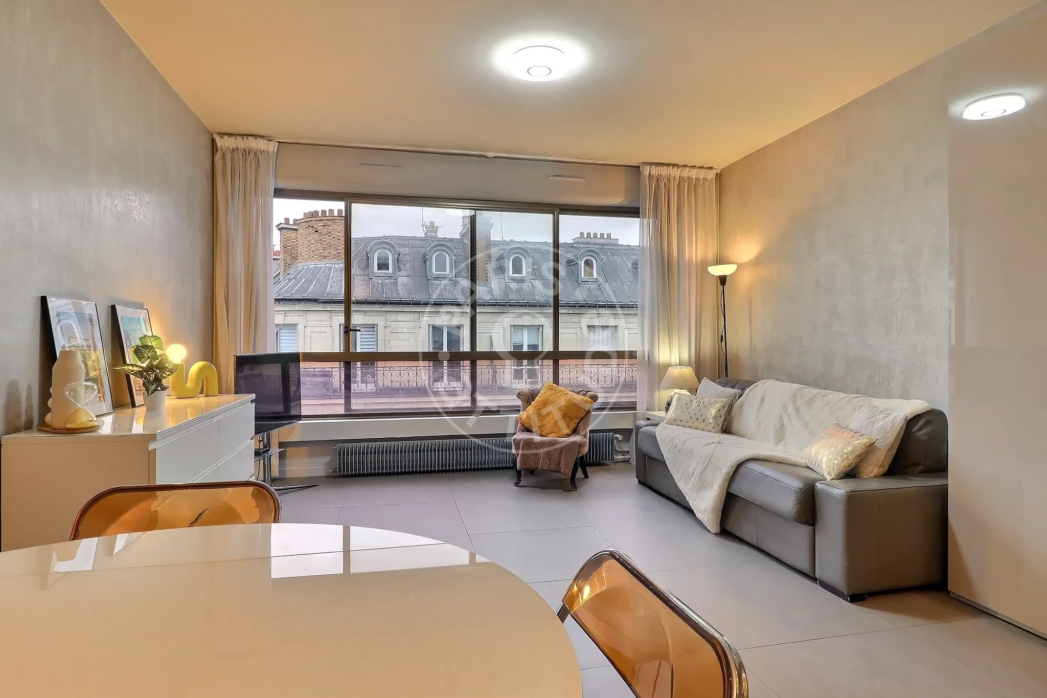 Flat Rue de Berri in Paris