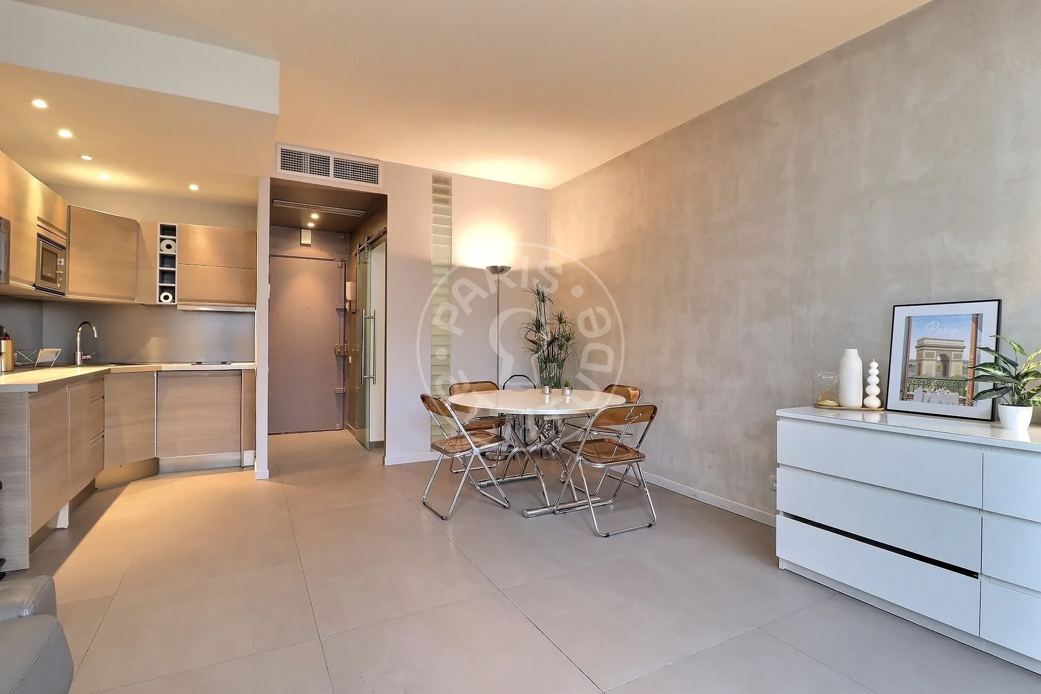 Appartement Rue de Berri à Paris