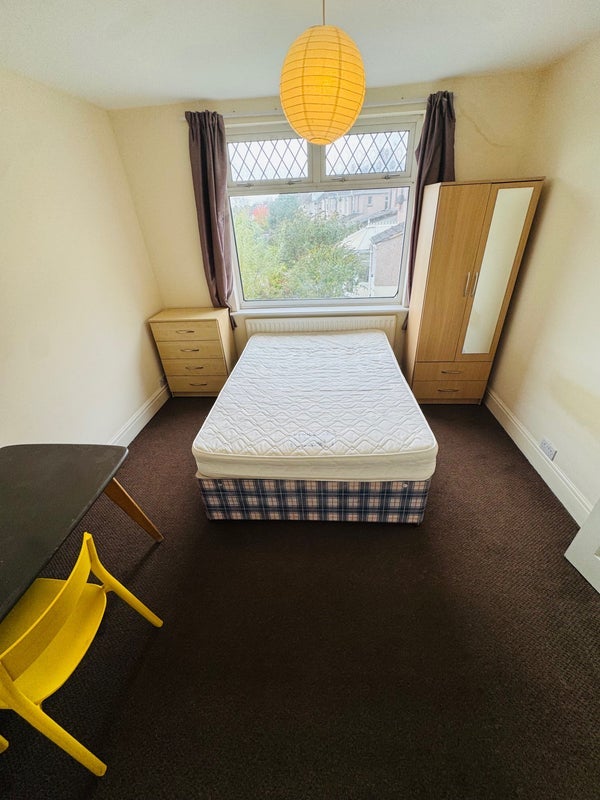 Room Tenth Avenue in Bristol